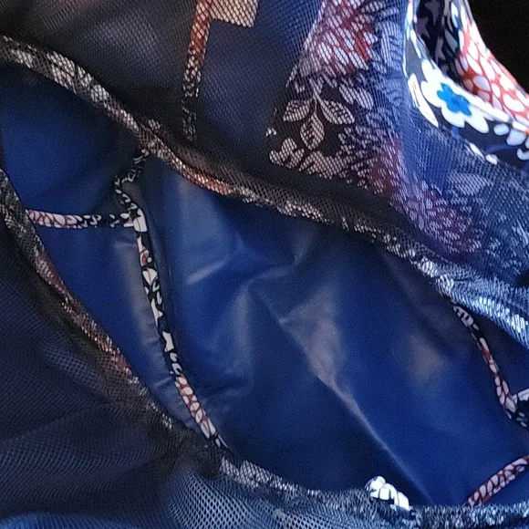 Like New Vera Bradley ReActive Family Tote Bag! Very Large! - Picture 7 of 7